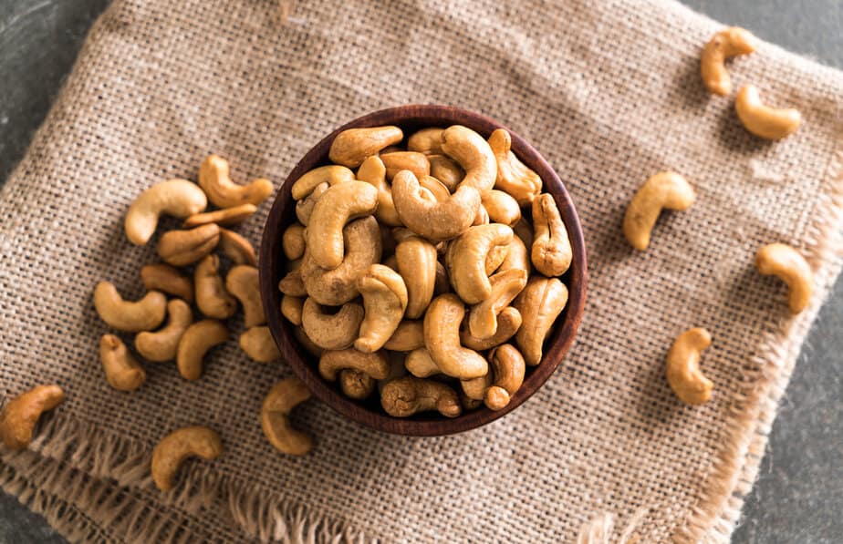 Can Cats Eat Cashews? To Hide The Nut Or Share It With Your Cat?