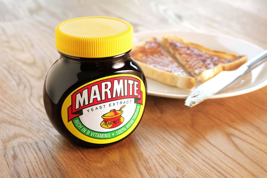 Kediler Marmite Yiyebilir mi? Beslemek mi Bırakmak mı?