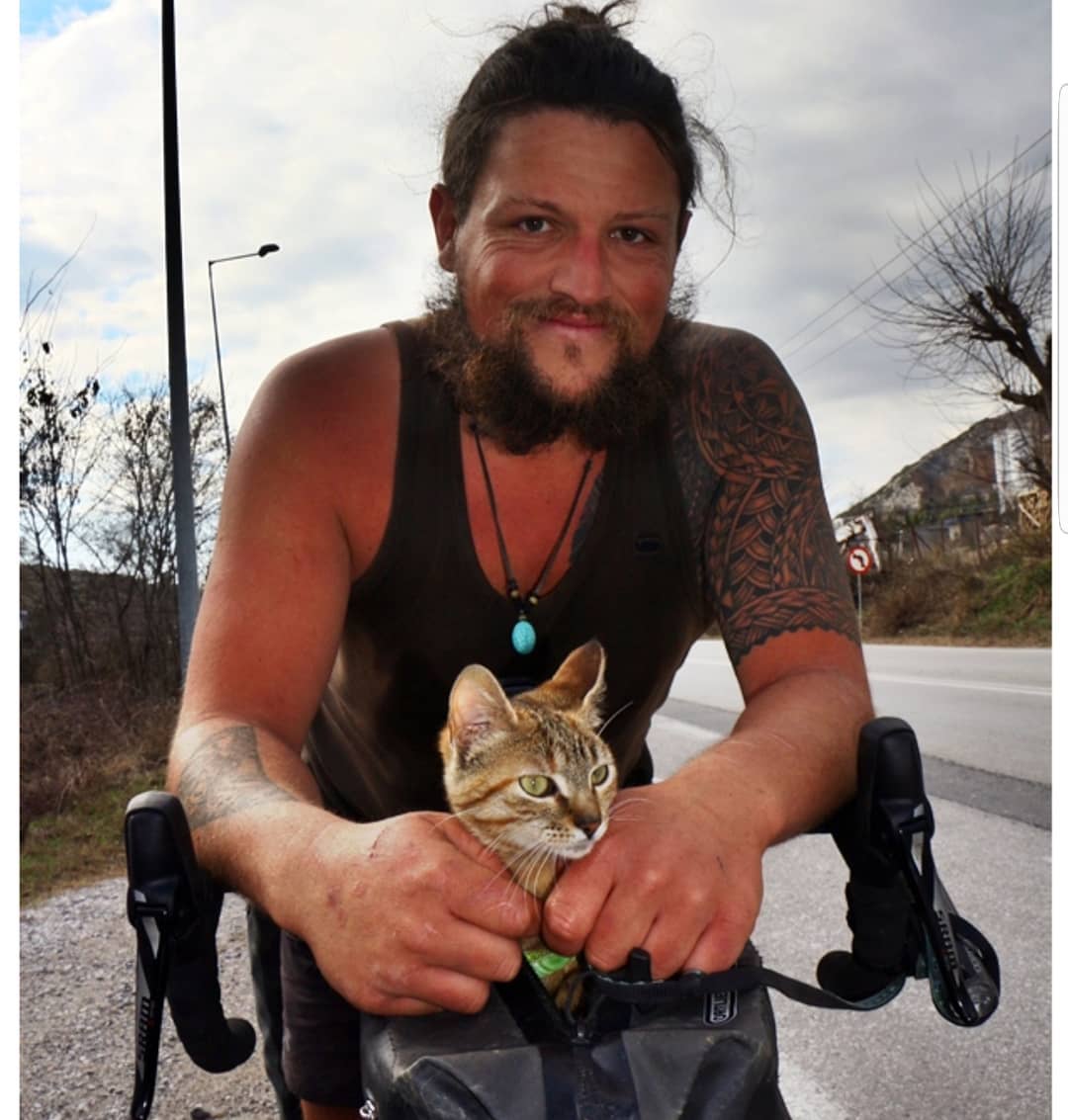 This Cyclist Finds A Cat At The Side Of The Road And Takes Her On His Round-The-World Journey