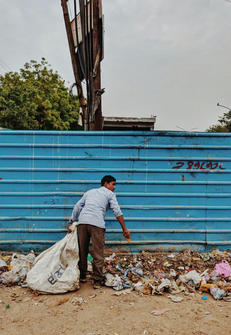 Heavily Polluted Areas (Dump Sites, Garbage-Filled Streets)