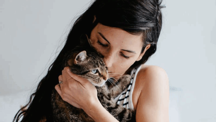 8 Foolproof Ways to Win Your Cat’s Heart (Experts Weigh In)