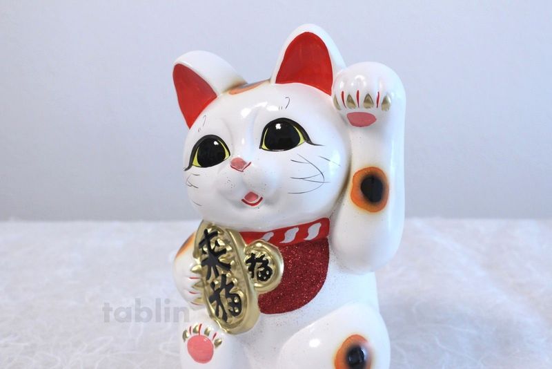 Maneki-neko (Lucky Cat)