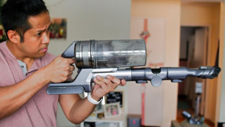 13 Best Vacuums for Cat Hair, Tested by Cleaning Pros and Cat Owners