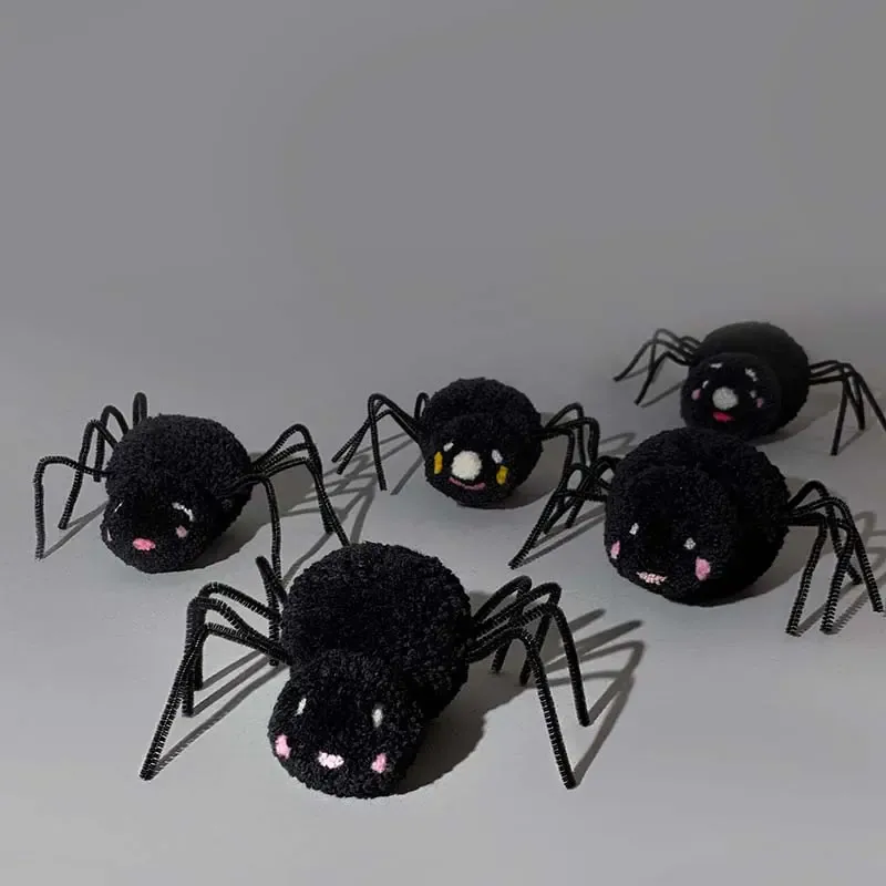 Yarn Pom-Pom Spider