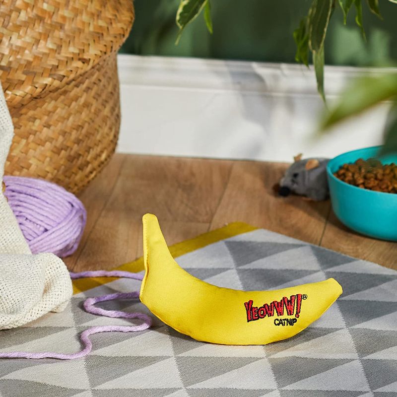 Yeowww! Catnip Banana Toy